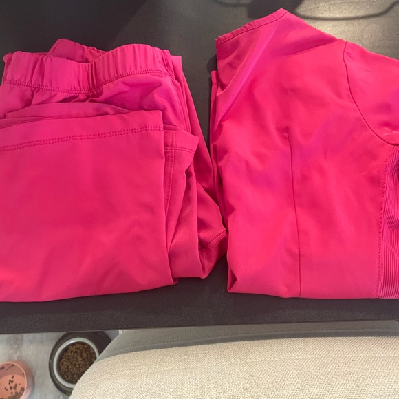 Various scrubs - Picture 4 of 5